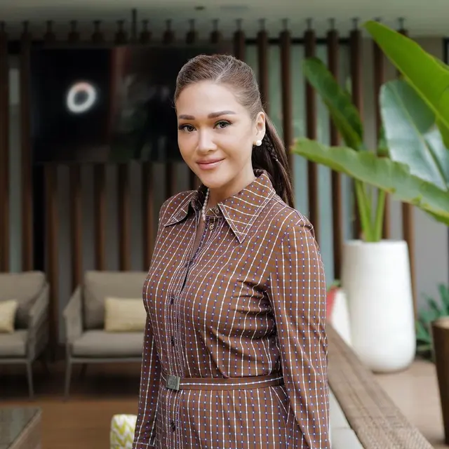 6 Artis Indonesia Ini Pernah Menjadi Dosen, Berprestasi dan Bikin Bangga