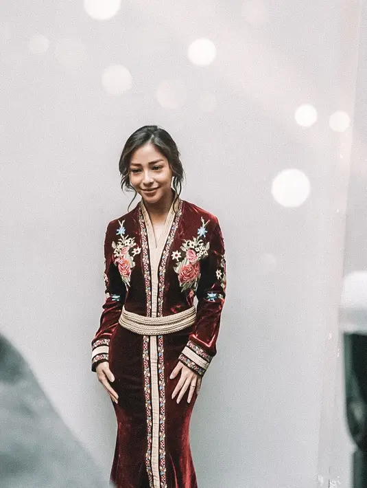 Salah satu yang mengembalikan ingatannya saat kecil adalah ketika melihat telor dadar. Ia mengaku melihat telor dadar tersebut, mengingatkan saat makan saat waktu Zuhur. Setelah makan, kembali berpuasa hingga Magrib. (Instagram/nikitawillyofficial94)