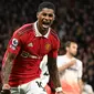 Marcus Rashford. Sayap kiri Manchester United ini total telah mencetak 18 gol dari total 30 laga di semua ajang musim 2022/2023. Ia sementara memuncaki daftar top skor MU dengan unggul jauh atas legiun asing asal Portugal, Bruno Fernandes di posisi kedua dengan torehan 6 gol. (AFP/Oli Scarff)