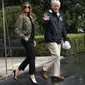  Pakai Hak Tinggi Saat Tengok Korban Badai, Melania Trump Dicela  (Jacquelyn Martin/AP)