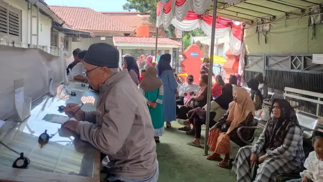 Momen Haru Keluarga Warga Binaan Bertemu Anaknya Lebaran Bersama di Rutan Kelas I Cirebon