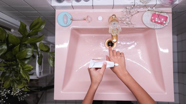 Tangan Kering dan Mengelupas? Simak 6 Tips Mudah Berikut ini untuk Mengatasinya