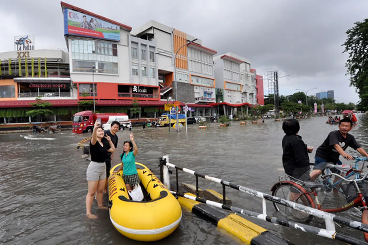 Parahnya Banjir di Kawasan Kelapa Gading