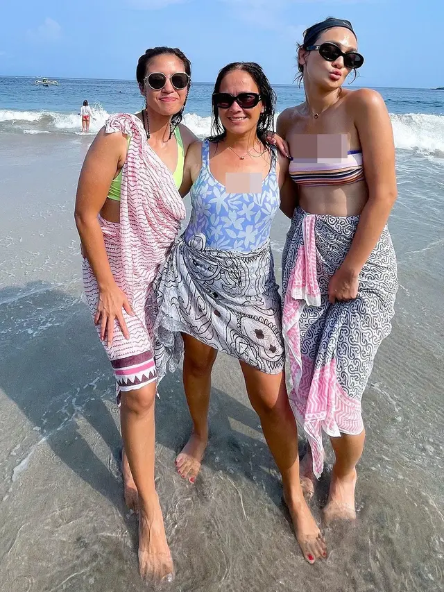 7 Potret Luna Maya Liburan Awal Tahun di Pantai, Wajahnya Jadi Sorotan