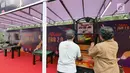 Pengunjung bermain bola basket pada acara Vidio Fair 2.0 di Gandaria City, Sabtu (3/11). Di Vidio Fair 2.0 ini pengunjung mendapatkan sajian hiburan terbaik, permainan-permainan seru, serta jajanan dan barang-barang menarik. (Liputan6.com/Herman Zakharia)