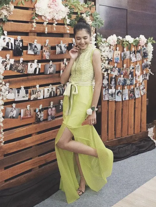 Pada 2010, Mikha merilis album pertamanya yang berjudul Bekas Pacar. Lagu Bekas Pacar ini merupakan soundtrack dari film televisi yang berjudul Kapten Kompleks. (Foto: instagram.com/miktambayong)