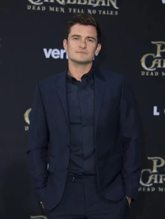 Terlihat dalam sebuah foto di mana Orlando berdiri di antara Mia dan Katy Perry. Saat itu mereka tengah menghadiri acara After Party Met Gala 2016. (AFP/Bintang.com)