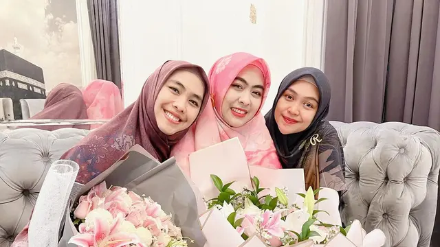 Genap 29 Tahun, Ini 6 Potret Kejutan Ulang Tahun Dokter Shindy Putri Kakak Ria Ricis