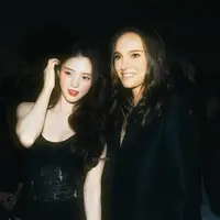 Melihat gaya Han So Hee yang rebel saat foto bareng Natalie Portman (@xeesoxee)