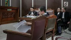 Terdakwa kasus dugaan penghilangan barang bukti pengaturan skor, Joko Driyono menjalani sidang lanjutan di Pengadilan Negeri Jakarta Selatan, Kamis (4/7/2019). Sidang tersebut beragendakan mendengar pembacaan nota pembelaan (pledoi) terdakwa. (Liputan6.com/Faizal Fanani)