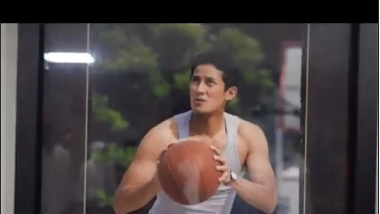 Foto Jadul Sandiaga Uno Saat Bermain Basket Bikin Salah Fokus