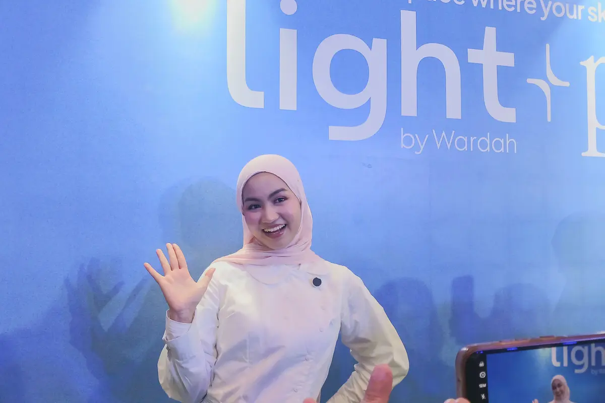 Xaviera Putri, sangat ceria saat menghadiri Lightperience Picnic by Wardah pada Jumat (17/7/2026). (Liputan6.com/Nurri Indah)