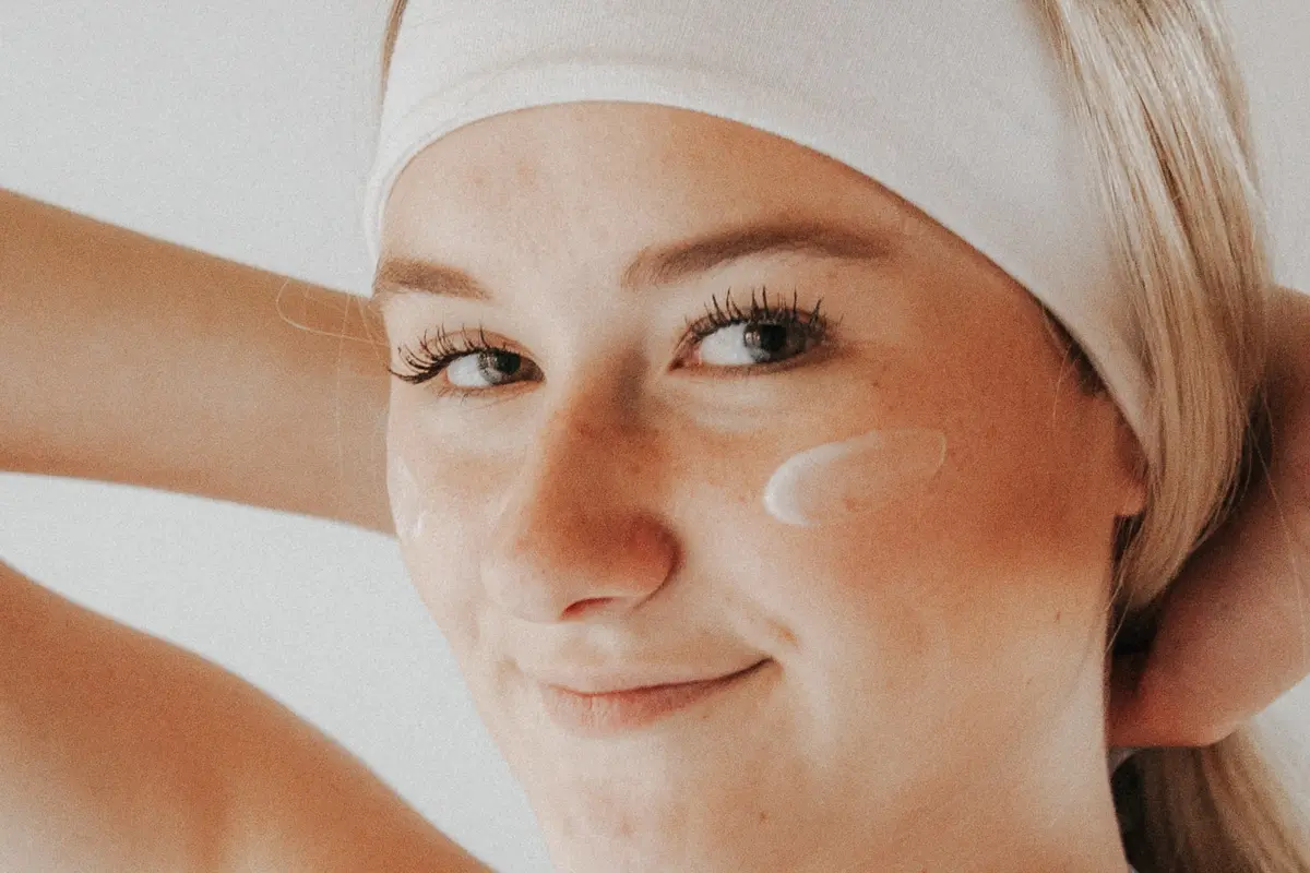 Simak, Cara Reapply Sunscreen Tanpa Harus Merusak Makeup