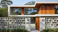Desain Fasad Rumah dengan Roster agar Angin Lebih Lancar Masuk (AI Generated)