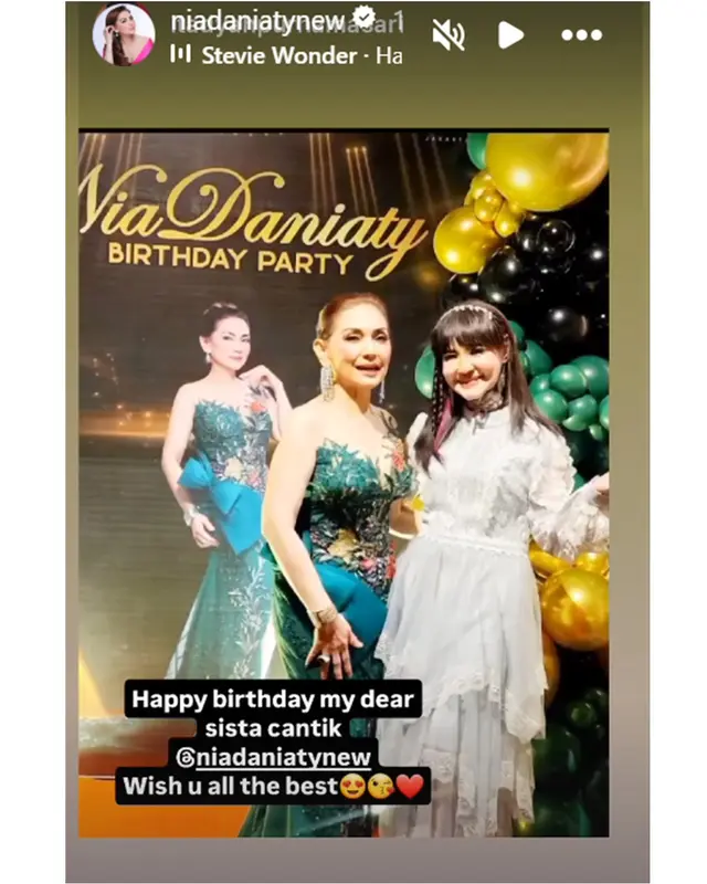 Dirayakan bak sweet seventeen, begini gaya 8 seleb di ulang tahun ke-61 Nia Daniaty