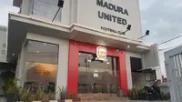 Pendapatan store Madura United menurun akibat pandemi virus corona. (Istimewa)