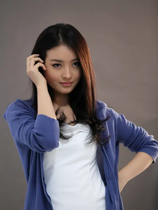 "Senang sih, jadi lebih awet muda," ujar Natasha Willona saat ditemui di kawasan Ciputat, Banten beberapa waktu lalu. (Nurwahyunan/Bintang.com)