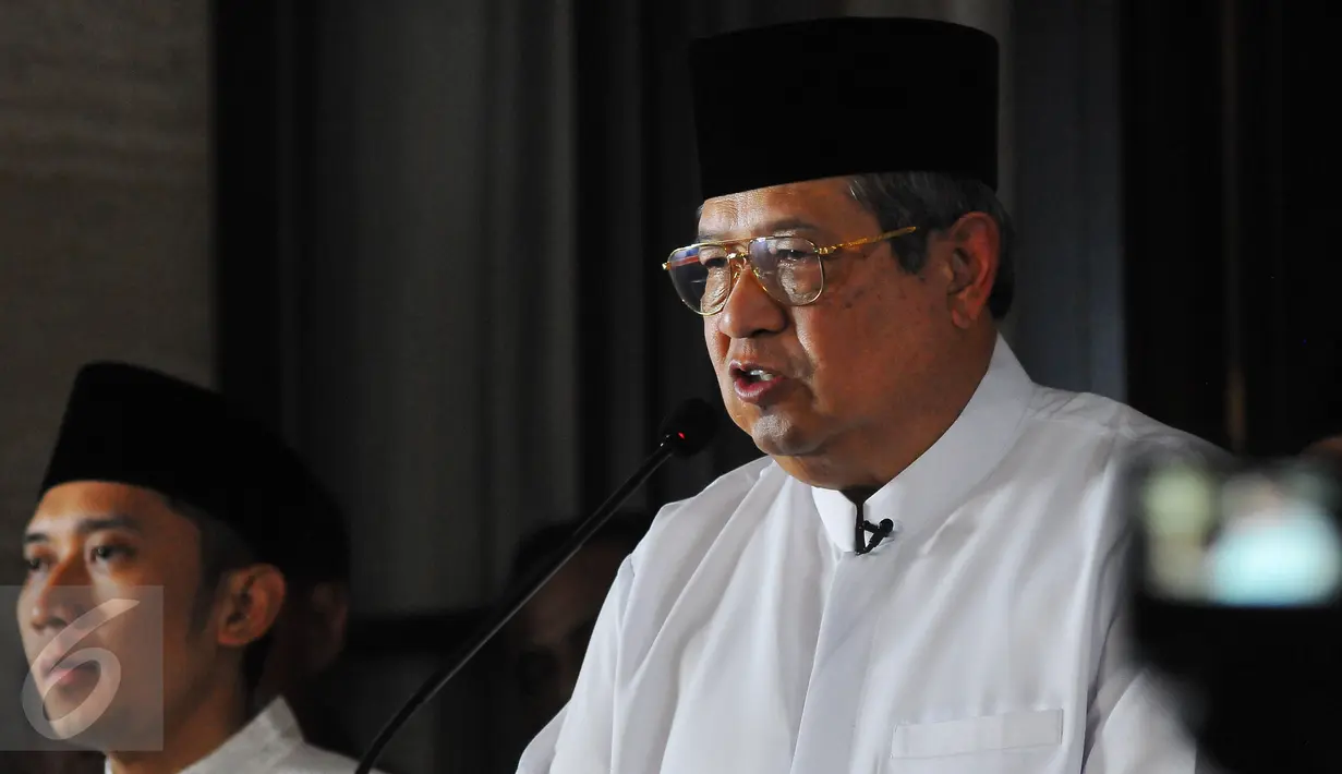 SBY menyebut ada campur tangan penguasa di balik manuver yang dilakukan Antasari Azhar terhadap dirinya, Jakarta, Selasa (15/2). SBY mengingatkan penguasa untuk tidak bermain api. (Liputan6.com/Angga Yuniar)