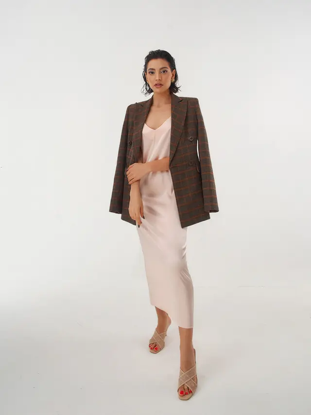 5 Jenis Pakaian yang Cocok Dipadukan dengan Blazer, Ciptakan Gaya ke Kantor yang Makin Standout