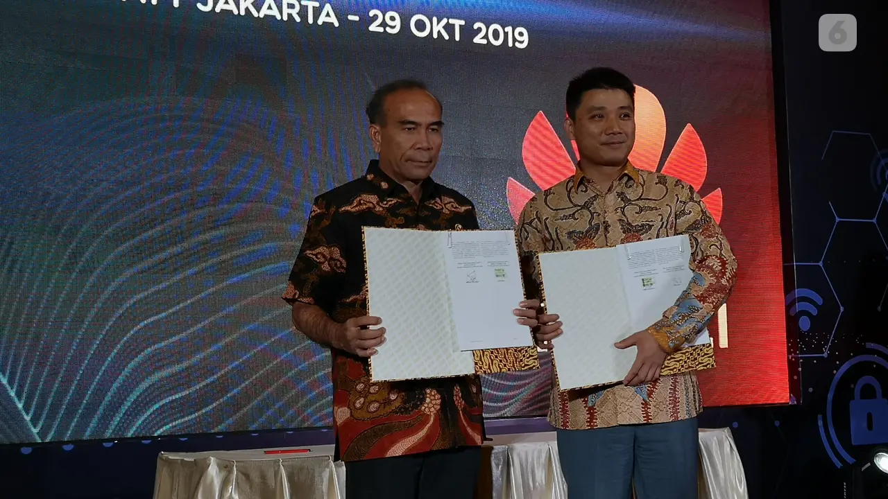 Kepala BSSN Letjen TNI (Purn) Hinsa Siburian dan CEO Huawei Indonesia Jacky Chen.