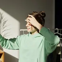 Ilustrasi Remaja Bermain Gadget atau Media Sosial/credit: pexels