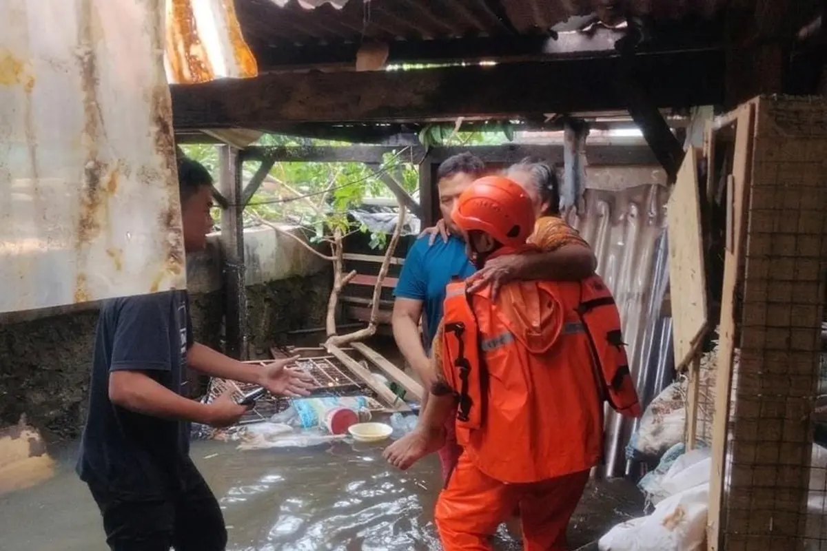 Badan Penanggungan Bencana Daerah (BPBD) DKI Jakarta melaporkan ada 16 RT dan dua ruas jalan yang masih tergenang banjir. (Foto: BPBD)