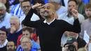 Pelatih Manchester City, Pep Guardiola, memberikan instruksi saat melawan Brighton pada laga Premier League di Stadion American Express Community, Brighton, Sabtu (12/8/2017). Brighton kalah 0-2 dari Manchester City. (AP/Gareth Fuller)