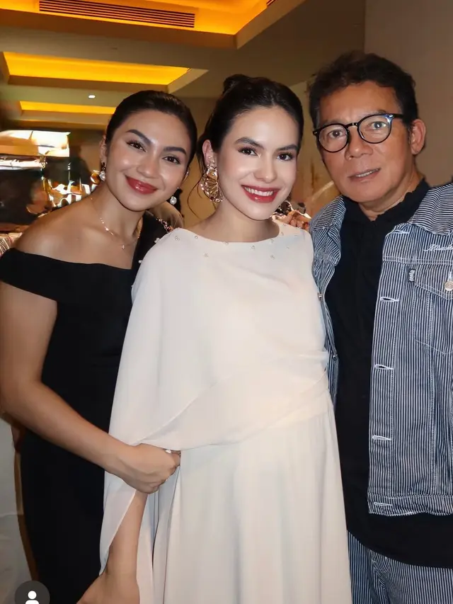 Steffi Zamora saat hadir di Premier Pengin Hijrah dengan makeup cerah. [@steffizamoraaa]