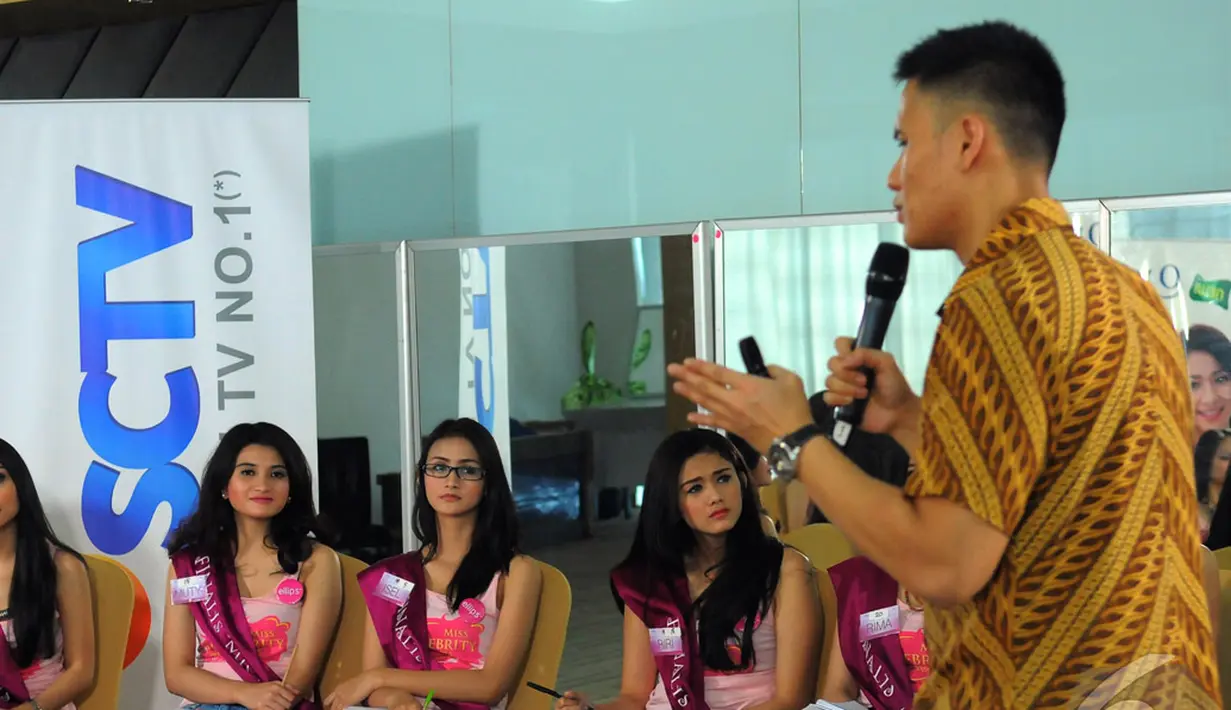 Para Finalis Micel 2014 tampak antusias mendengarkan Choky saat memberikan materi tentang presentasi, Jakarta, Selasa (21/10/2014) (Liputan6.com/Faisal R Syam)
