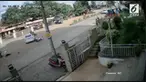 Insiden mengerikan terjadi di Mangalore, India. Seorang pengendara motor dengan kecepatan tinggi menabrak sebuah mobil. Beruntungnya, pengendara motor tersebut selamat.
