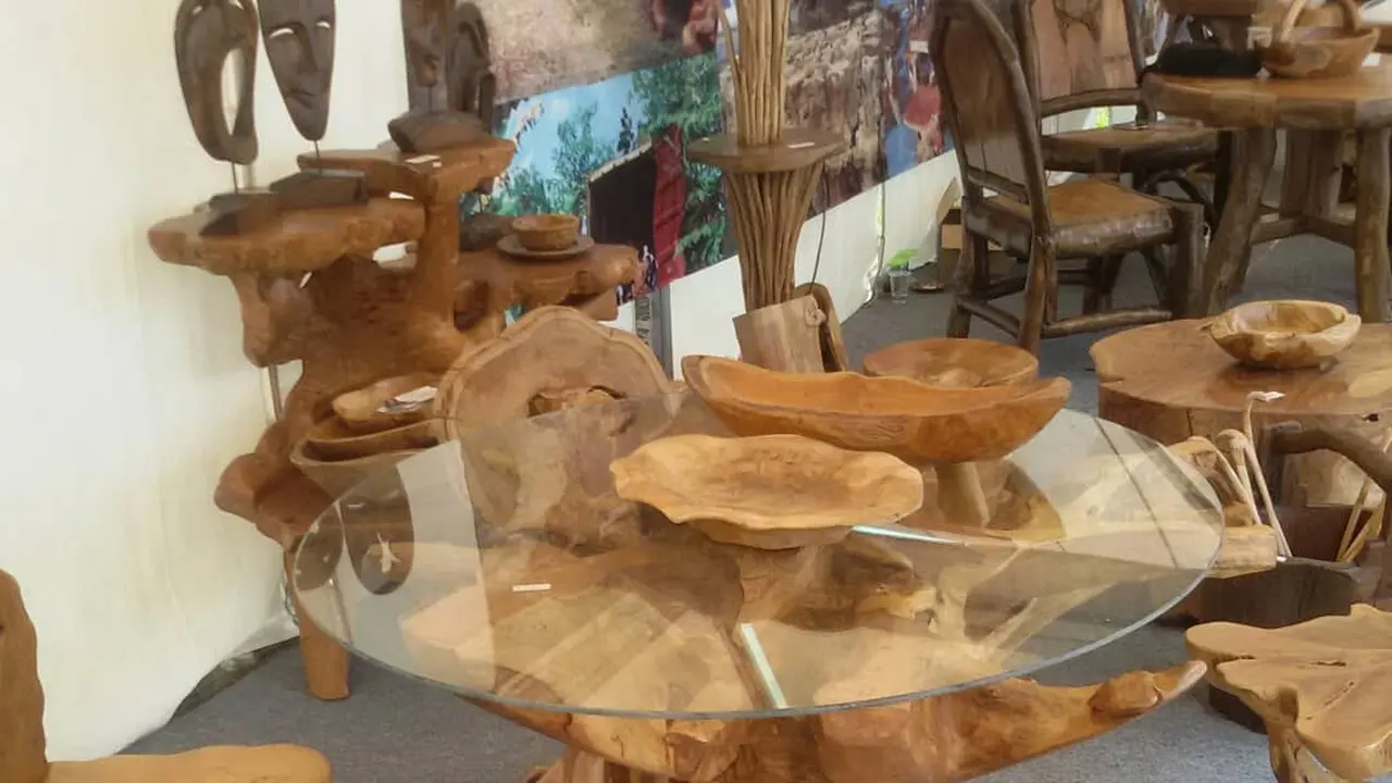 Produk kayu Blora (Foto: Siti Khusnul Khotimah, mahasiswi Pendidikan Agama Islam, STAI Muhammadiyah Blora)