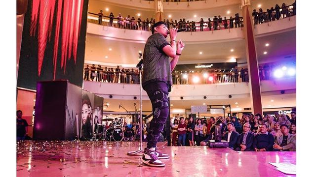 Kembali Manggung Setelah Cedera, Ini 7 Potret Terbaru Jaz