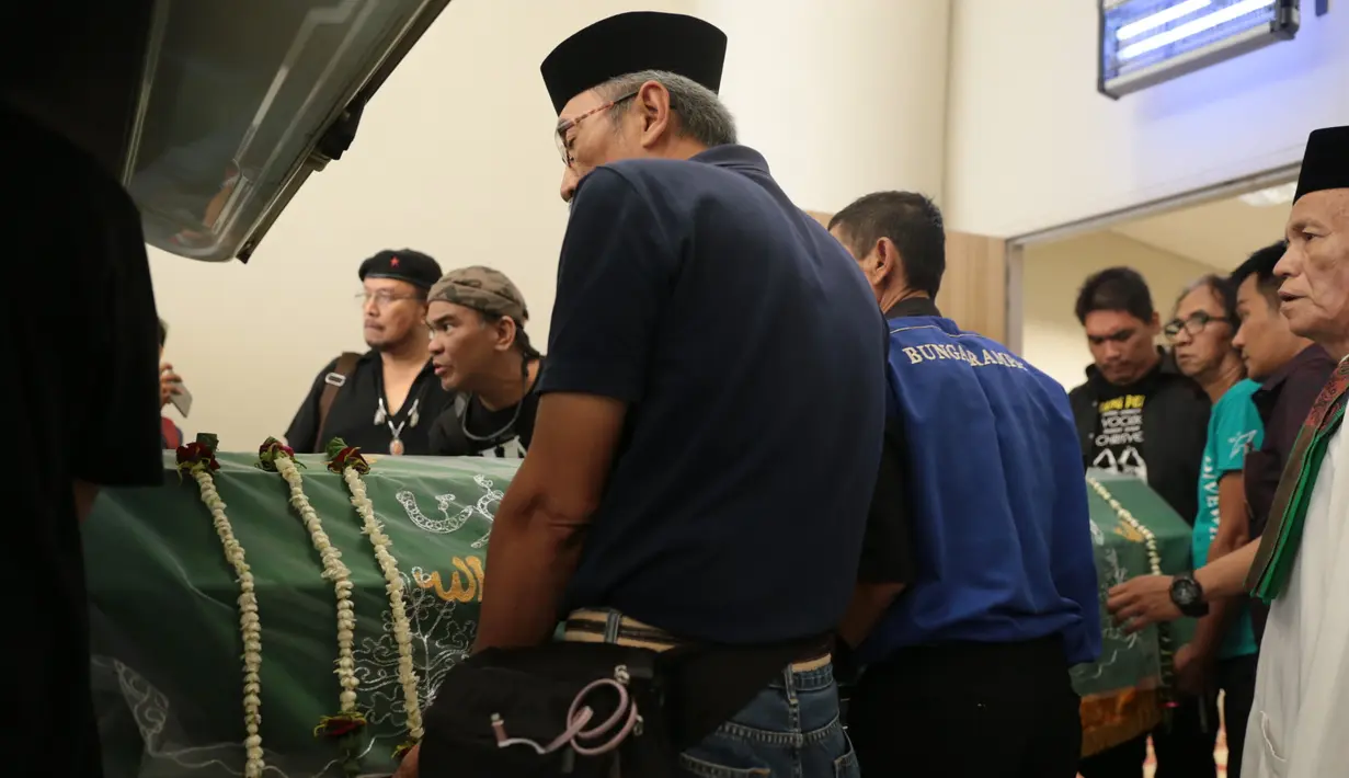 Seperti diketahui, Yokie meninggal dunia dalam usia 63 tahun. Setelah beberapa tahun belakangan ini banyak menderita penyakit komplikasi. (Adrian Putra/Bintang.com)