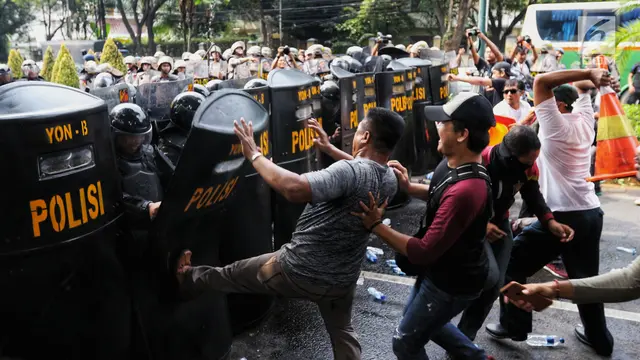 Bentrok Warnai Simulasi Pengamanan Pemilu 2019