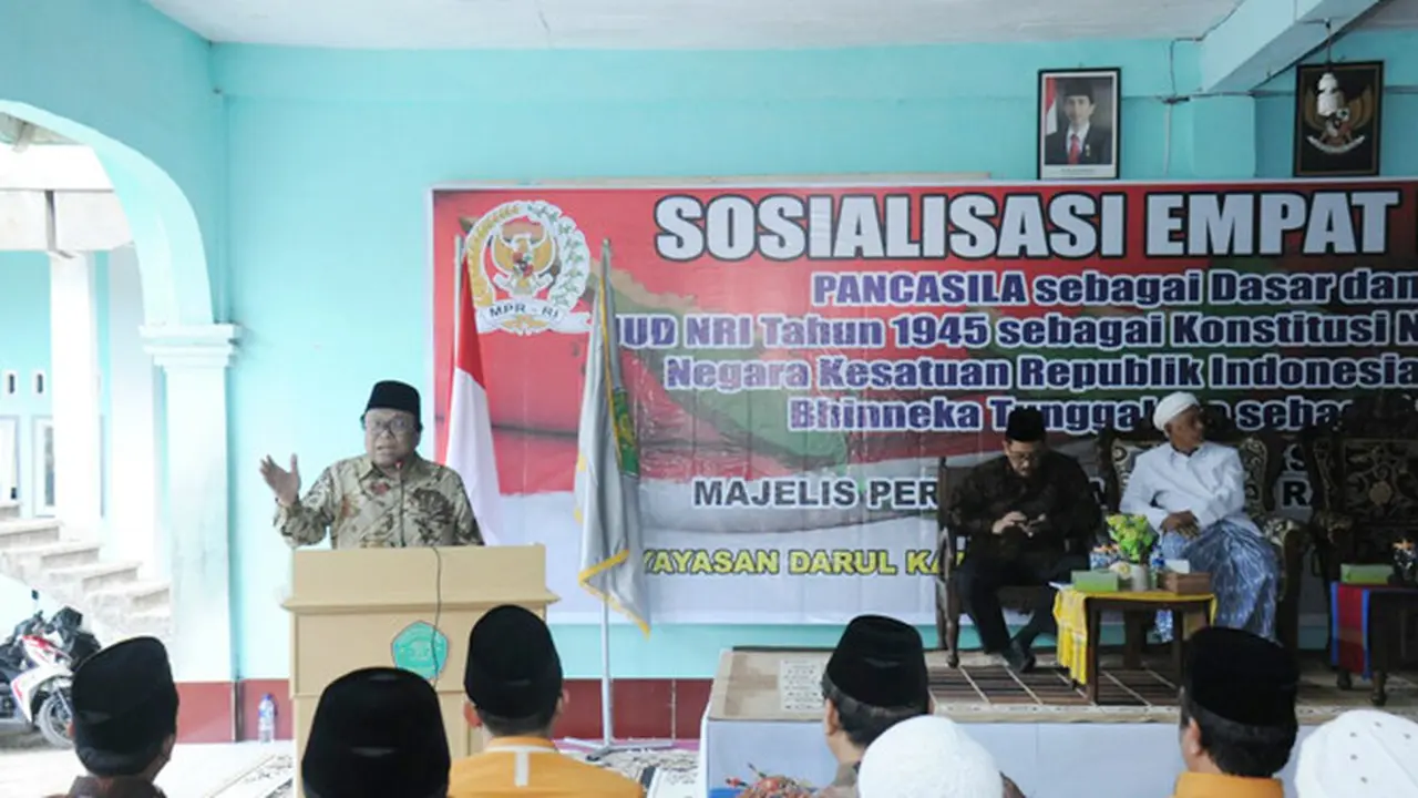 Pernyataan itu disampaikan Oesman Sapta saat membuka sosialisasi empat pilar MPR dikalangan santri Pondok Pesantren Darul Kamal Nahdlatun Wathan Kembang Kerang, Lombok Timur, Nusa Tenggara Barat.