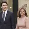 Perdana Menteri Kanada Justin Trudeau dan istrinya Sophie Trudeau tiba menjelang upacara penobatan Raja Charles III di Westminster Abbey, pusat kota London, Sabtu (6/5/2023). (Jacob King/PA via AP)