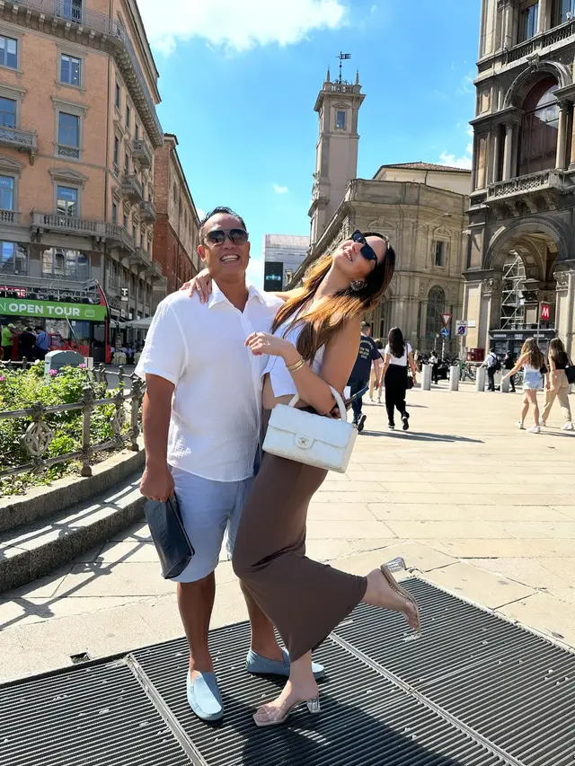 Tanpa Buah Hati, Ini 8 Potret Nia Ramadhani Liburan Bareng Suami di Italia