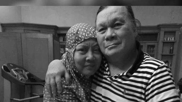 Momen Haru Pemakaman Ayah Baim Wong ada Disamping Istri