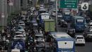 Kondisi lalu lintas di Jalan Gatot Subroto, Jakarta, Selasa (2/5/2023). (Liputan6.com/Herman Zakharia)
