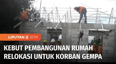 Pengerjaan rumah tahan gempa yang disiapkan untuk warga yang rumahnya ambruk akibat gempa dipercepat, di lahan relokasi di Desa Sirnagalih, Kecamatan Cilaku, Kabupaten Cianjur, Jawa Barat. Pemerintah Kabupaten Cianjur, memprioritaskan warga yang ruma...