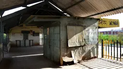 Foto pada 20 Maret 2014 menunjukkan bekas kedai teh milik ayah Perdana Menteri (PM) India, Narendra Modi di stasiun kereta Vadnagar. Sebelum menjabat sebagai PM India, Narendra Modi, ternyata pernah menjual teh di sebuah kedai sederhana (SAM PANTHAKY/AFP)