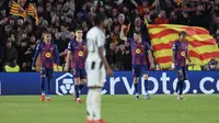 Penyerang Polandia Barcelona bernomor punggung 09, Robert Lewandowski, merayakan gol kelima timnya selama pertandingan leg kedua babak 16 besar Liga Champions UEFA antara FC Barcelona dan Newcastle United di stadion Camp Nou di Barcelona, ​​pada 19 Maret 2026. (Josep LAGO/AFP)