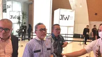 Menteri Perdagangan (Mendag) Zulkifli Hasan menghadiri acara Jakarta Fashion Week (JFW) di Pondok Indah Mall 3, Jakarta Selatan, Senin, (23/10/2023). (Elza/Liputan6.com)