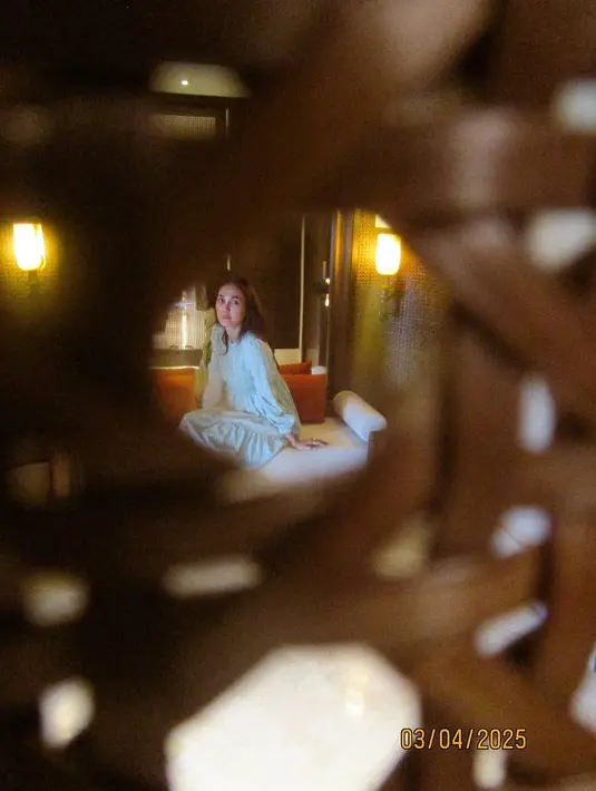 Sebelumnya, beredar undangan digital yang menyatakan keduanya akan melangsungkan pernikahan di Ubud dalam waktu dekat.   [@lunamaya].