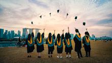 Ilustrasi lulus, wisuda. (Photo by Pang Yuhao on Unsplash)