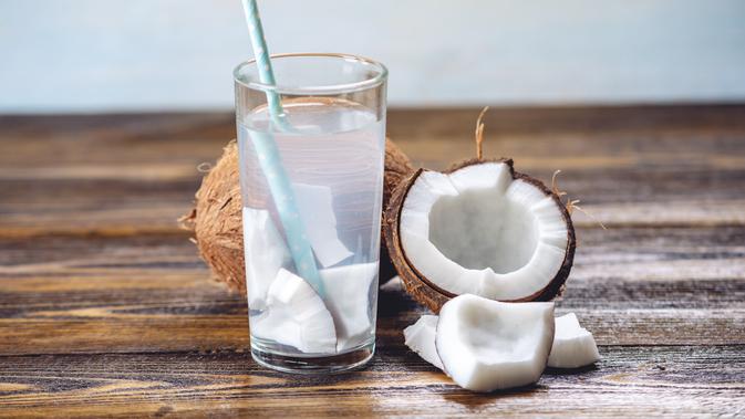  Tips Memasak Nasi Putih Agar Gurih dengan Air Kelapa 