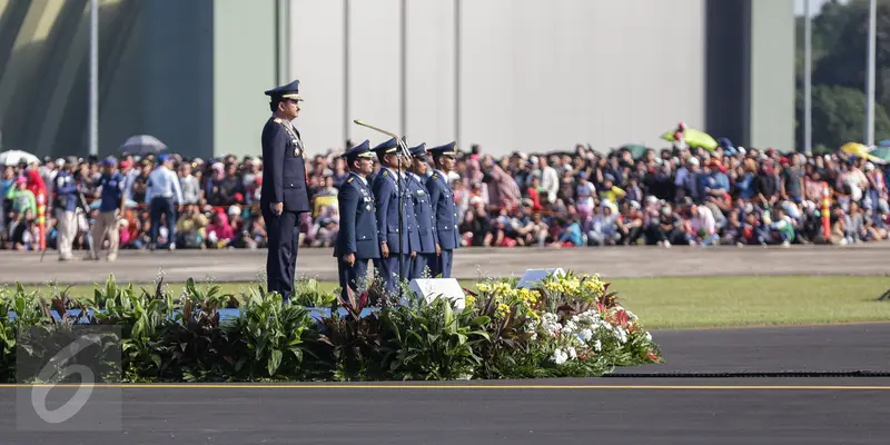 Marsekal TNI Hadi Tjahjanto Pimpin Upacara HUT TNI-AU ke-71