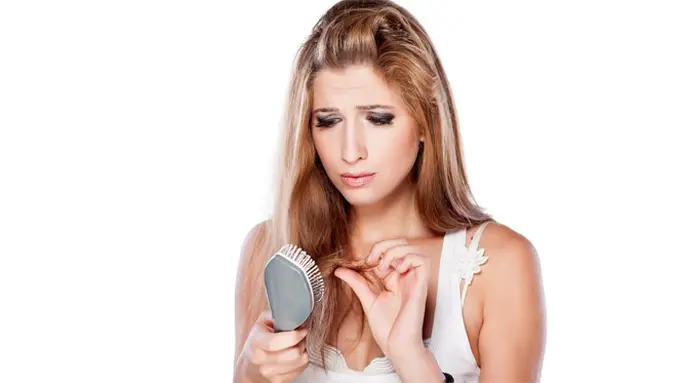 5 Kebiasaan Sehari-hari Ini Malah Bikin Rambut Rontok!