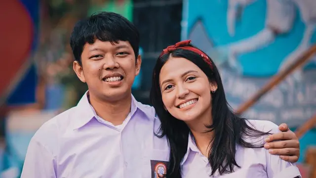 Gaya Bayu Skak Bareng Aliyah Faizah, Selalu Kompak