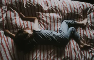 12 Cara Mengatasi Anak Takut Gelap saat Tidur, Hindari Kesalahan Ini